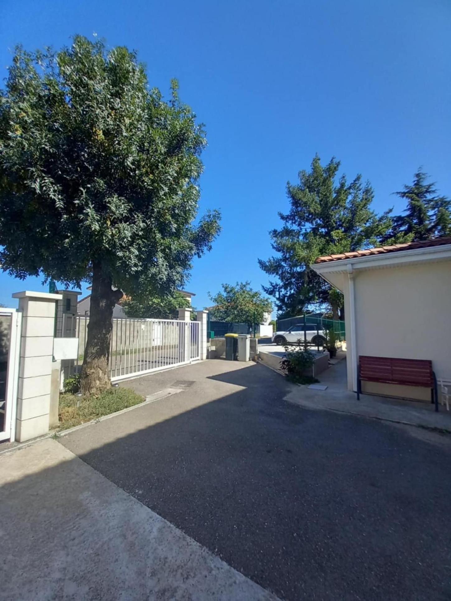 Maison Chez Nous Saint-Priest  Luaran gambar